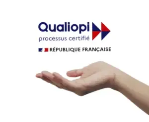 certification qualiopi décret du 31 mai 2023 capcert. Image représentant une main presque tendue sur fond balnc avec au-dessus le logo de la certification Qualipi